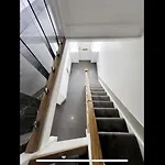Bright 3 Bedroom House With Hot Tub