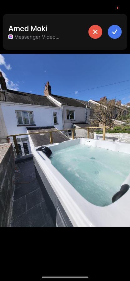 Bright 3 Bedroom House With Hot Tub * Swansea